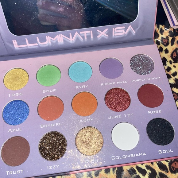 Illuminati glam pallets by Isabelle beddya - Picture 3 of 4